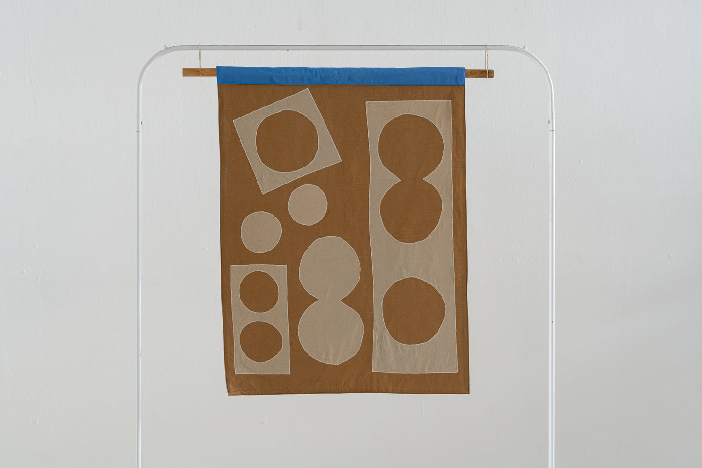 Monochrome amorphic shapes