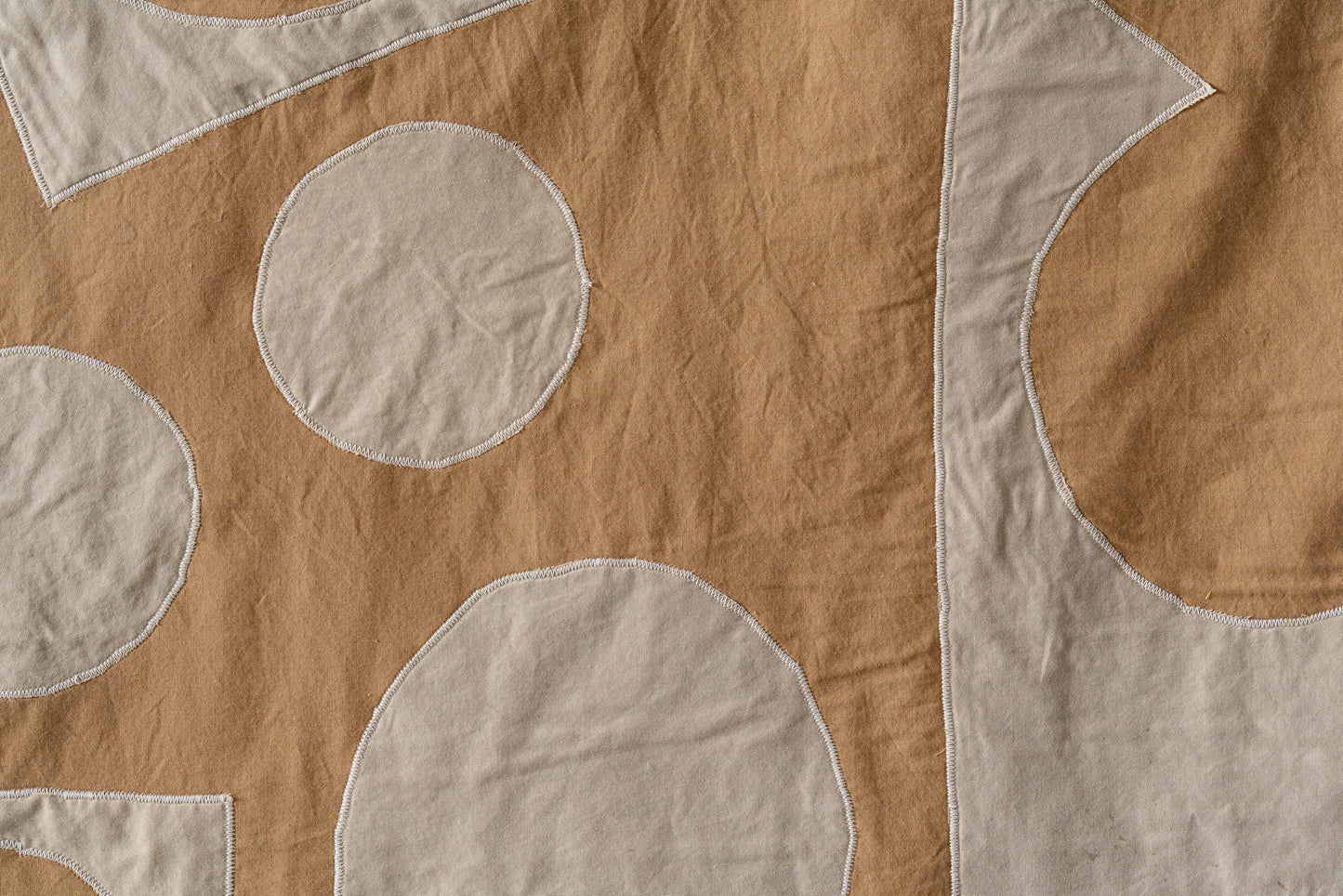 Monochrome amorphic shapes